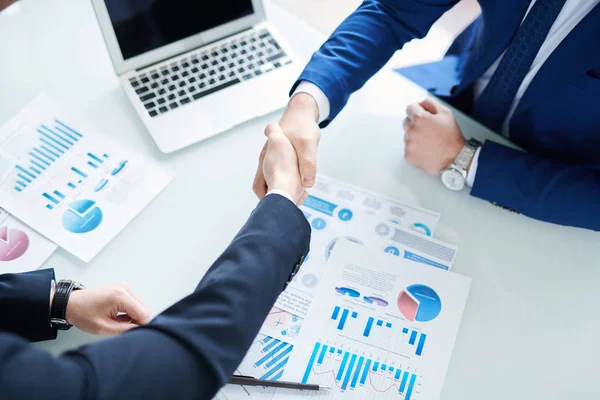 Top View Handshake Two Successful Businessmen Formalwear Financial Papers Desk — Stock Photo, Image