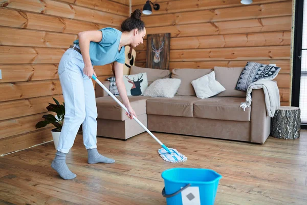 Young Casual Housewife Mop Cleaning Floor Living Room Weekend Home — Stock Photo, Image