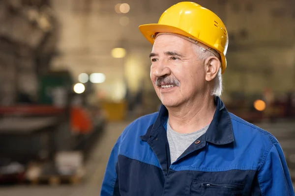 Happy Mature Engineer Foreman Hardhat Workwear Standing Large Industrial Plant — Stock Photo, Image