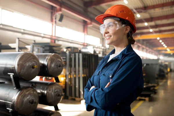 Feliz Joven Exitosa Ingeniera Controladora Que Cuida Proceso Técnico Taller —  Fotos de Stock