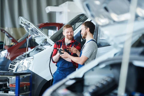 Two Young Successful Colleagues Workwear Discussing Data Electronic Device Working — Stock Photo, Image