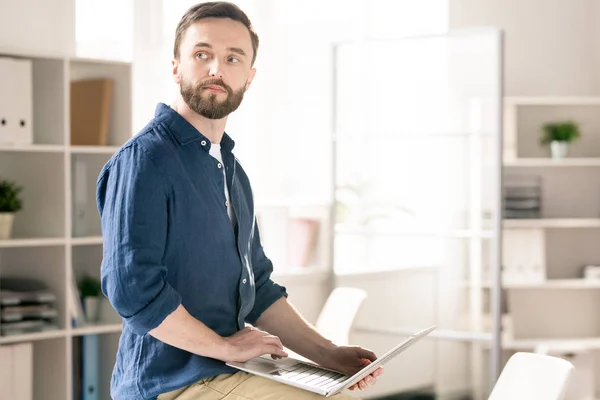 Young Bearded Businessman Casualwear Using Laptop While Searching Websites Online — 스톡 사진