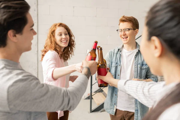 Group Young Cheerful Friends Casualwear Standing Circle Clinking Drinks Home — Stock Photo, Image