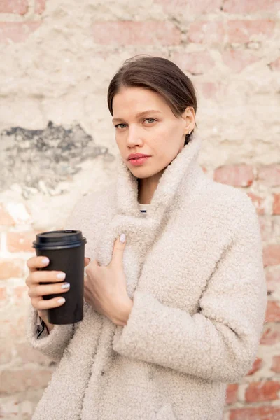 Pretty Young Brunette Woman White Woolen Coat Having Hot Coffee — Stock Photo, Image