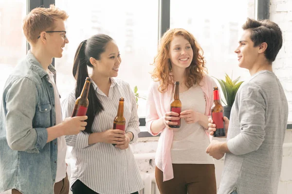 Young Casual Men Women Beer Having Home Party Relax Drink — Stock Photo, Image