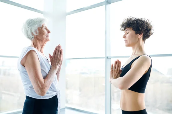 Young Senior Women Standing Front One Another Hands Put Together — Stock Photo, Image