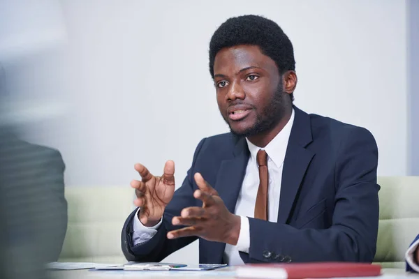 Confident African Businessman Explaining Working Moments Foreign Colleague Conference Seminar — Stock Photo, Image