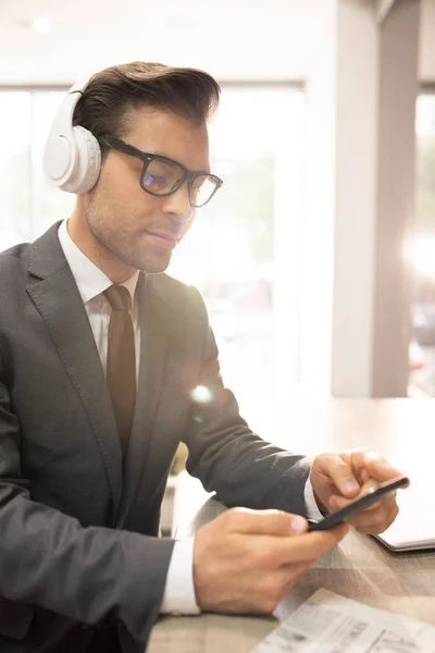 Confident Businessman Headphones Suit Choosing Soundtrack Playlist While Scrolling Smartphone — Stock Photo, Image