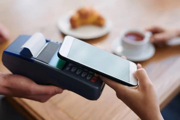Close Unrecognizable Woman Put Smartphone Payment Terminal While Using Contactless — Stok Foto