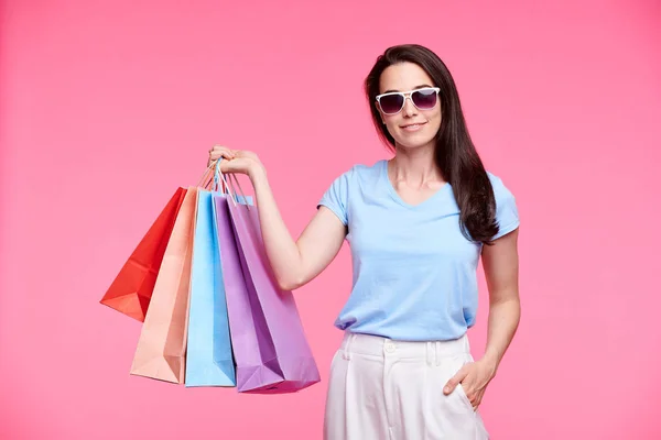 Young Stylish Shopaholic Sunglasses Casualwear Boasting Her Purchases While Holding — Stock Photo, Image