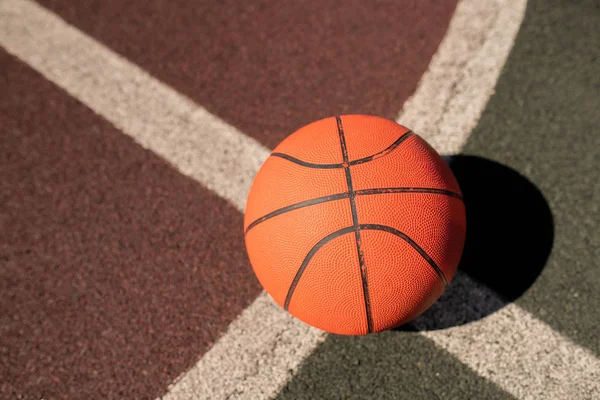 Vue Ensemble Équipement Basket Ball Sur Croisement Deux Lignes Blanches — Photo