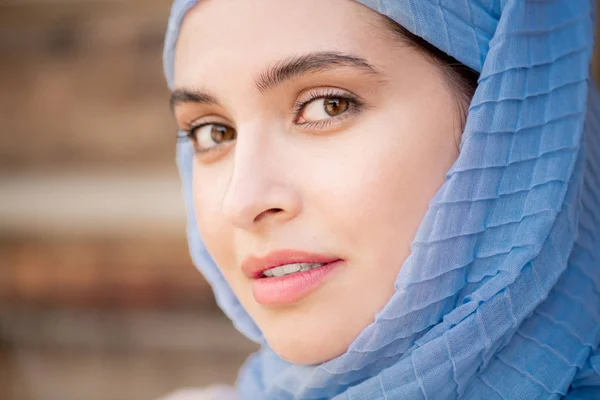 Young Gorgeous Muslim Woman Blue Hijab Looking Straight Camera While — Stock Photo, Image