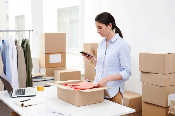 Young Mobile Female Smartphone Taking Photo Folded Pullover Open Box — Stock Photo, Image