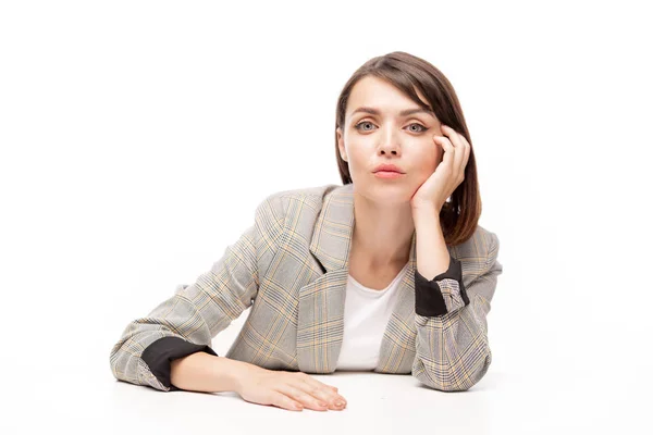 Young Serious Businesswoman Formalwear Looking You While Sitting Desk Front — Stock Photo, Image