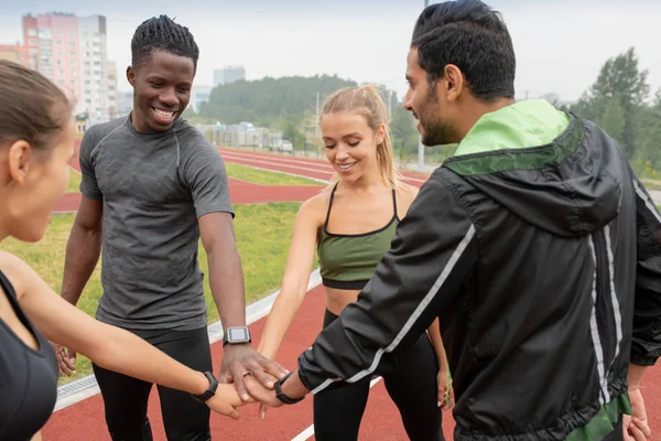 Jeunes Participants Marathon Cercle Fabrication Vêtements Sport Tout Gardant Les — Photo