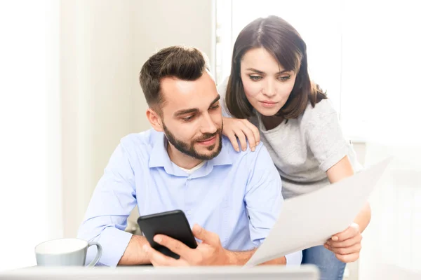 Content Young Couple Analyzing Documents Together Pretty Woman Showing Financial — Stock Photo, Image
