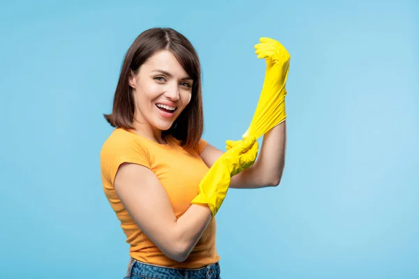 Young Housekeeper Casualwear Looking You Smile While Putting Yellow Rubber — Stock Photo, Image
