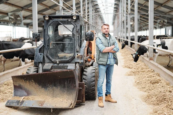 Personnel Réussi Ferme Contemporaine Croisant Les Bras Par Poitrine Tout — Photo