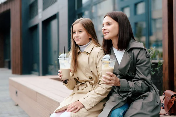 Happy Girl Her Mother Trenchcoats Having Milk Cocktails While Relaxing — Stock Photo, Image