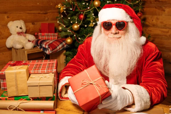 Santa Costume White Gloves Heartshaped Sunglasses Holding Red Giftbox Christmas — Stock Photo, Image