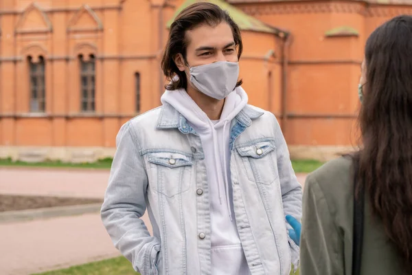 Feliz Joven Con Chaqueta Mezclilla Sudadera Con Capucha Máscara Protectora —  Fotos de Stock