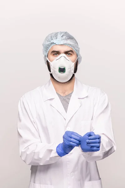 Ung Kirurg Vit Havre Medicinsk Mössa Respirator Och Glasögon Sätta — Stockfoto