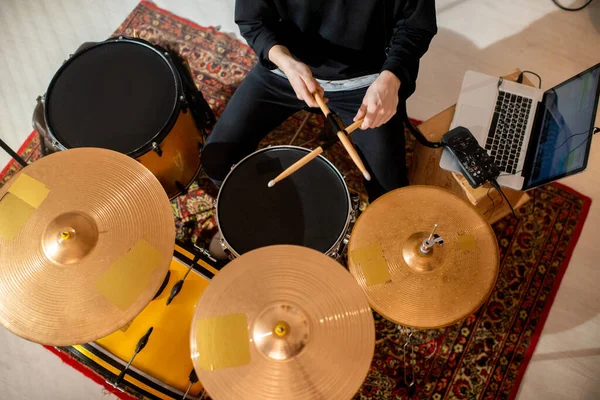 Top View Young Male Musician Casualwear Holding Crossed Drumsticks Black — Stock Photo, Image