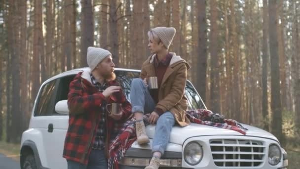 Young Caucasian Couple Relaxing Forest Road Talking Enjoying Hot Chocolate — Stock Video