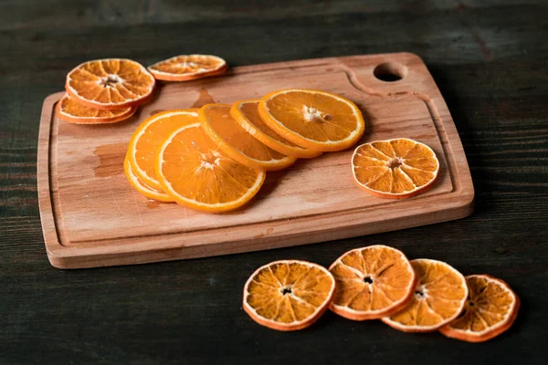 Heap Slices Fresh Dry Oranges Rectangular Wooden Chopping Board Dark — Stock Photo, Image