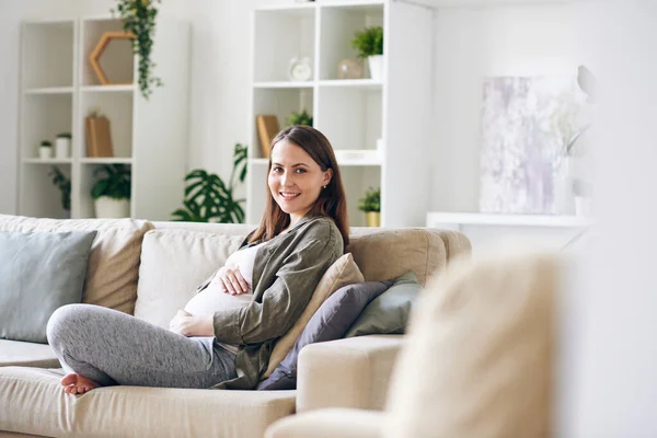 Young Cheerful Pregnant Woman Toothy Smiling Looking You While Resting — Stock Photo, Image