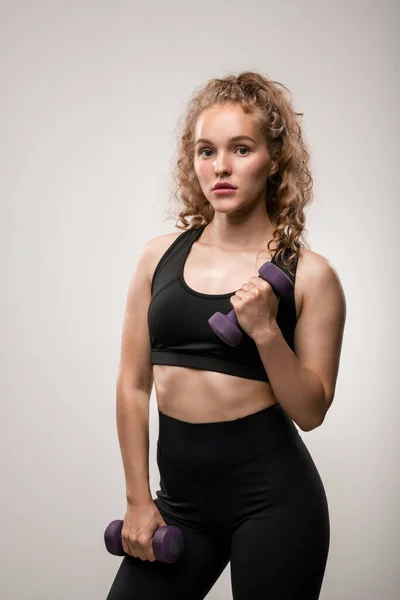 Pretty Girl Blond Curly Hair Holding Dumbbells Hands While Doing — Stock Photo, Image