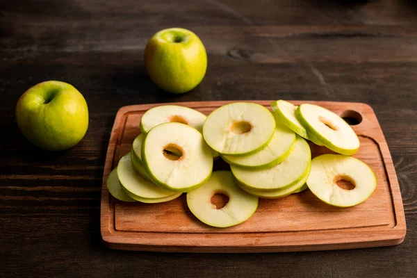 Pile Fresh Green Apples Ready Put Fruits Dryer Wooden Cutting — Stock Photo, Image