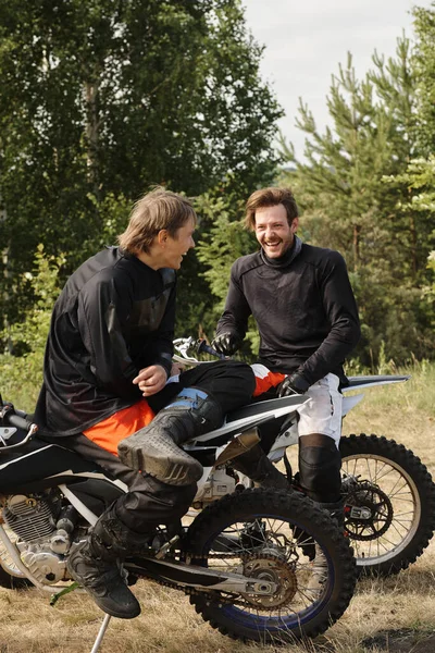 Cheerful Young Motorcyclists Protective Outfits Sitting Motorbikes Laughing While Chatting — Stock Photo, Image