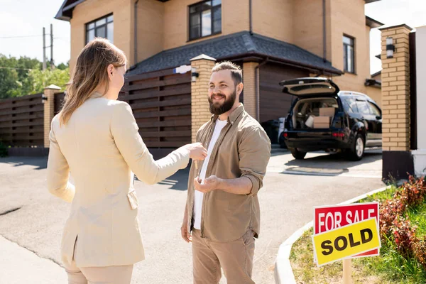 Female Realtor Suit Passing House Key Bearded Man Congratulating Him — Stock Photo, Image