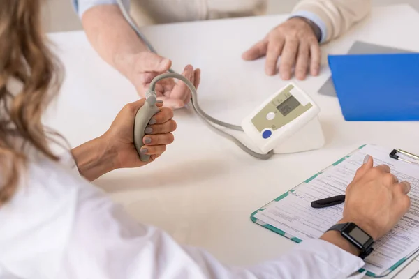 Hands Young Therapeutist Pressing Tonometer Pump While Measuring Blood Pressure — Stock Photo, Image