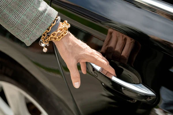 Hand Contemporary Mature Elegant Businesswoman Agent Bracelets Holding Handle Car — Stock Photo, Image