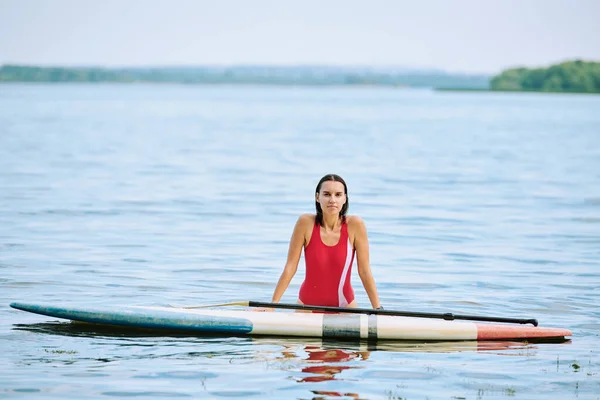 Happy Young Brunette Woman Red Swimsuit Standing Water Surfboard While — Stock Photo, Image