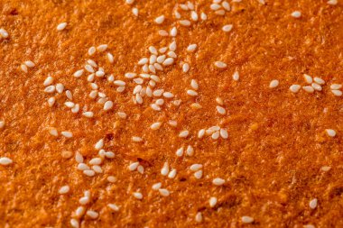 Ev yapımı kurutulmuş meyve püresi taze elma, şeftali, kayısı ve tatlı olarak kullanılan diğer meyvelerden oluşur.