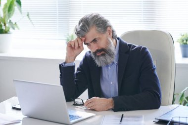 İş yerinde zorluklar yaşıyorum.