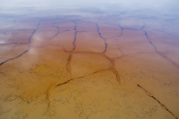 Agua Tóxica Con Suelo Contaminado Agrietado Fondo Arcilla Territorio Abandonado —  Fotos de Stock