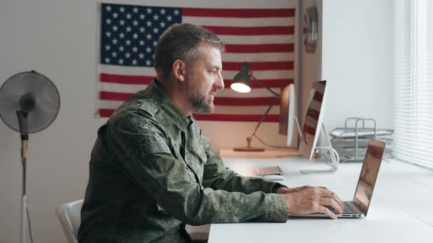 Retrato Homem Meia Idade Oficial Exército Dos Eua Uniforme Militar — Vídeo de Stock