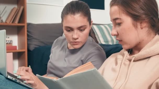 Handheld Close Young Female Student Sitting Floor College Dorm Reading — Stock Video