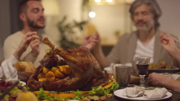 Roasted Turkey Focused Shot Footage Four Caucasian People Sitting Together — Stock Video