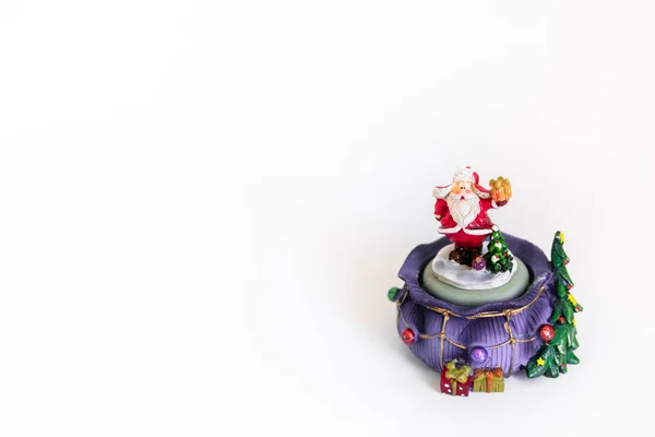 Niedliches Spielzeug Weihnachtsmann Isoliert Auf Weißem Hintergrund — Stockfoto