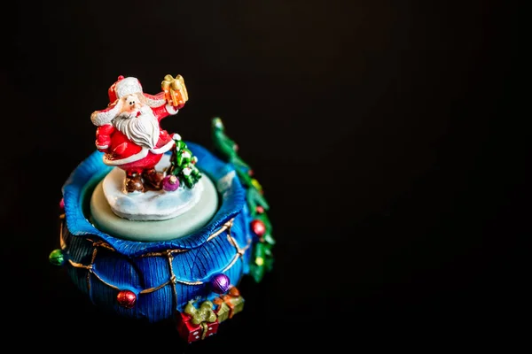 Roztomilá Hračka Santa Claus Černém Pozadí — Stock fotografie