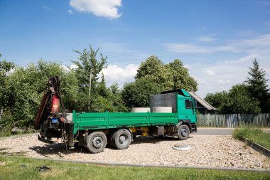 monte vinç ile kamyon