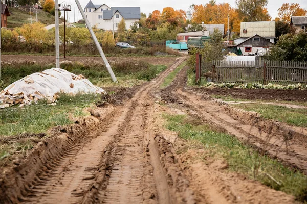 Krajobraz wiejski wsi z polną drogą — Zdjęcie stockowe