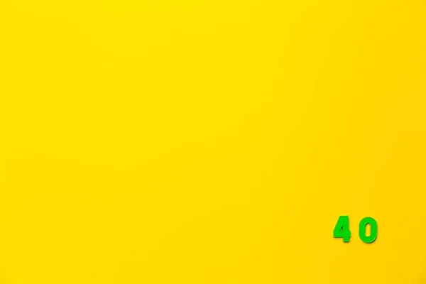 Зеленая Пластиковая Игрушка Номер Сорок Находится Правом Нижнем Углу Желтом — стоковое фото