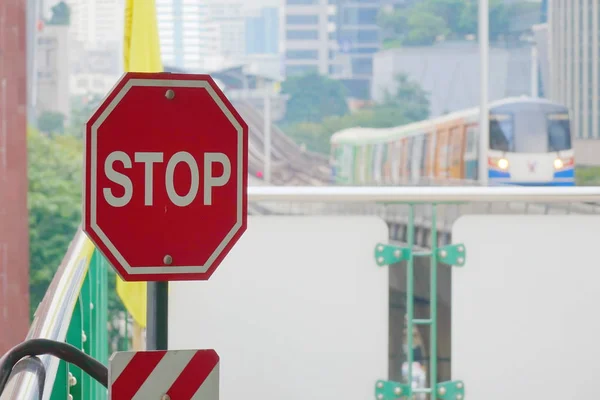 Bangkok, Tayland-Kasım 19 2018:Stop işareti Bts (Bangkok toplu taşıma sistemi) İstasyonu.