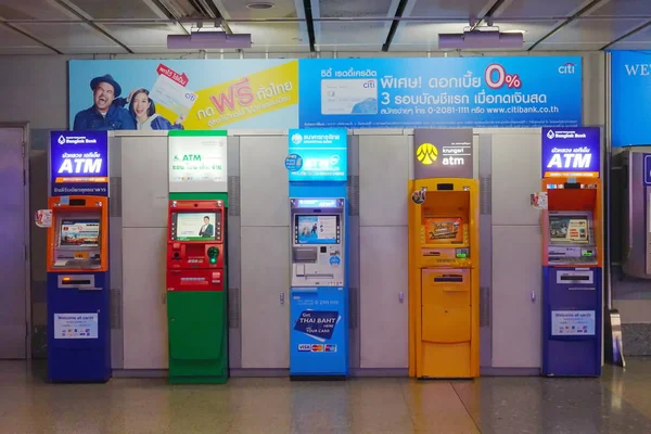 Bangkok Thaïlande Novembre 2018 Quatre Guichets Automatiques Installés Sur Passerelle Images De Stock Libres De Droits